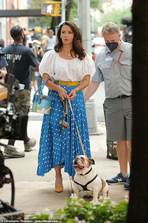 Kristin Davis, 56, looks VERY youthful on Sex And The City set